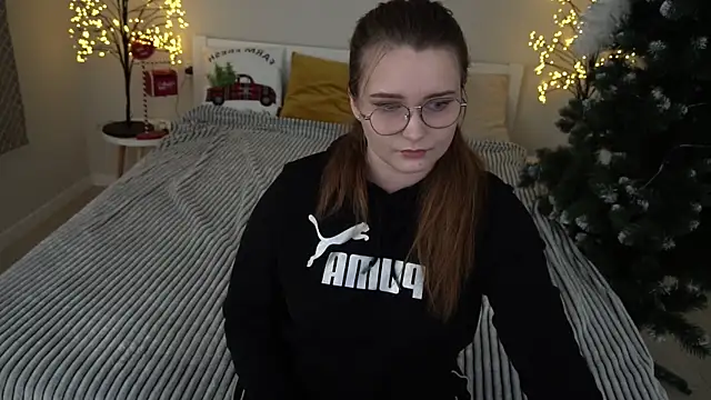 MagicPeachh  online show from 01-02-25, 02:13
