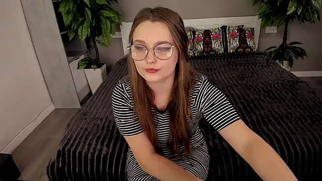 Snapshot of MagicPeachh_ chatting on 10-15-25, 12:27 MagicPeachh online show from 10-15-25, 12:27