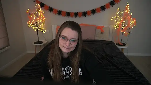 Snapshot of MagicPeachh_ chatting on 10-20-25, 12:27 MagicPeachh online show from 10-20-25, 12:27