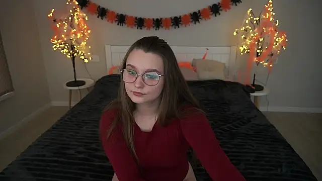 Snapshot of MagicPeachh_ chatting on 10-22-25, 01:00 MagicPeachh online show from 10-22-25, 01:00