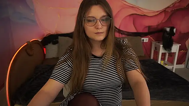 Snapshot of MagicPeachh_ chatting on 10-29-25, 01:46 MagicPeachh online show from 10-29-25, 01:46