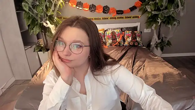 Snapshot of MagicPeachh_ chatting on 10-30-25, 01:34 MagicPeachh online show from 10-30-25, 01:34