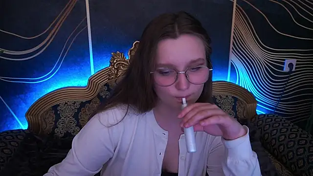 Snapshot of MagicPeachh_ chatting on 11-06-25, 01:45 MagicPeachh online show from 11-06-25, 01:45