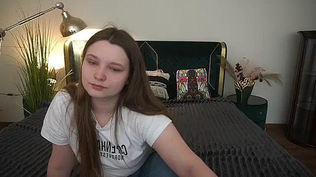 MagicPeachh  online show from 05-26-26, 05:47