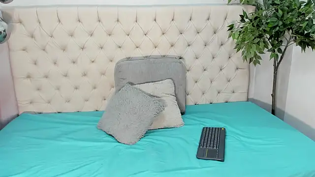 Snapshot of Victoria_Coleman chatting on 01-07-25, 11:48 Victoria Coleman online show from 01-07-25, 11:48