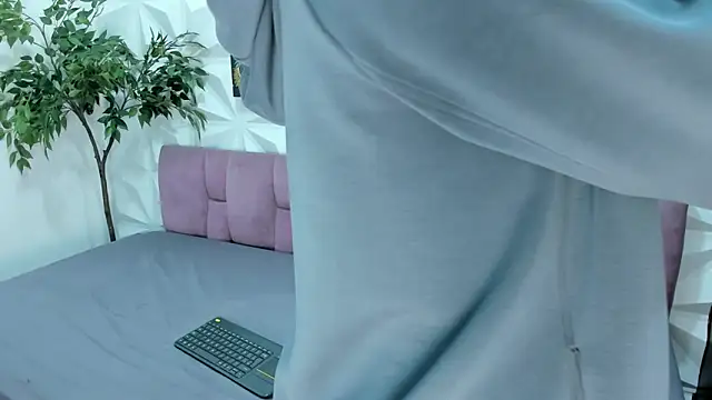 Snapshot of Victoria_Coleman chatting on 02-25-25, 11:52 Victoria Coleman online show from 02-25-25, 11:52