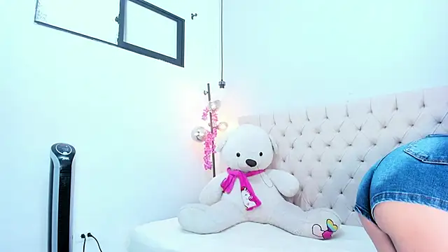 Snapshot of Victoria_Coleman chatting on 10-09-25, 07:34 Victoria Coleman online show from 10-09-25, 07:34