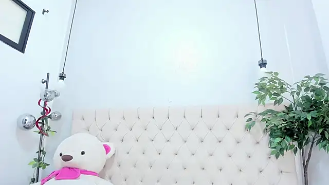 Victoria Coleman online show from 04-28-26, 06:57