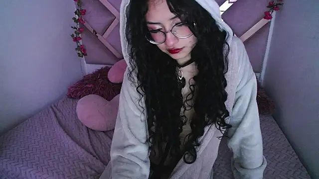 Snapshot of CherieCurl chatting on 04-16-26, 02:34 CherieCurl online show from 04-16-26, 02:34