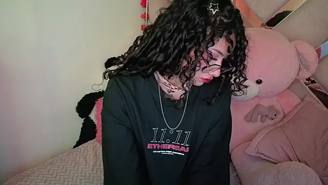 Snapshot of CherieCurl chatting on 05-25-26, 05:41 CherieCurl online show from 05-25-26, 05:41