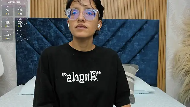 Snapshot of Marge_lasander chatting on 02-08-25, 01:32 Marge lasander online show from 02-08-25, 01:32