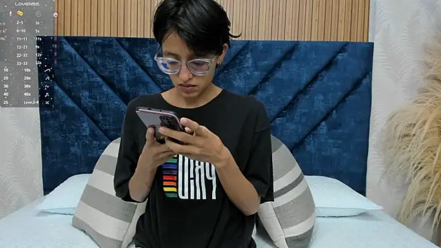 Snapshot of Marge_lasander chatting on 02-13-25, 01:40 Marge lasander online show from 02-13-25, 01:40