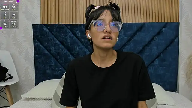 Snapshot of Marge_lasander chatting on 02-18-25, 01:32 Marge lasander online show from 02-18-25, 01:32