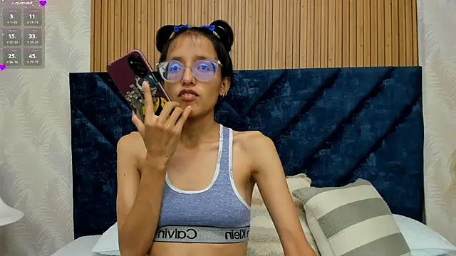 Snapshot of Marge_lasander chatting on 02-25-25, 01:30 Marge lasander online show from 02-25-25, 01:30