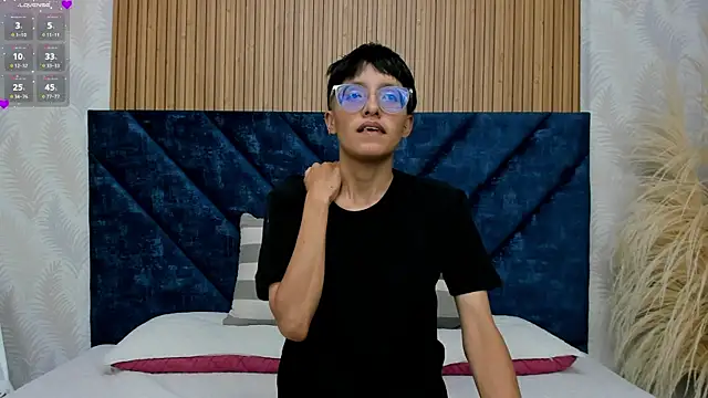 Snapshot of Marge_lasander chatting on 03-13-25, 01:32 Marge lasander online show from 03-13-25, 01:32