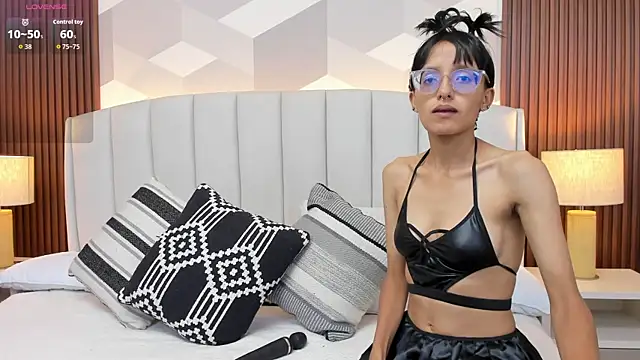 Snapshot of Marge_lasander chatting on 09-19-25, 01:40 Marge lasander online show from 09-19-25, 01:40