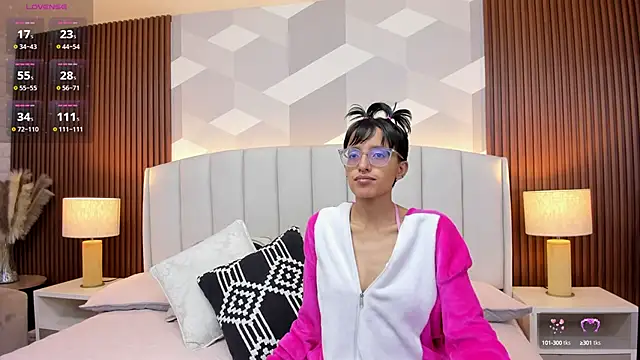 Snapshot of Marge_lasander chatting on 09-20-25, 01:39 Marge lasander online show from 09-20-25, 01:39