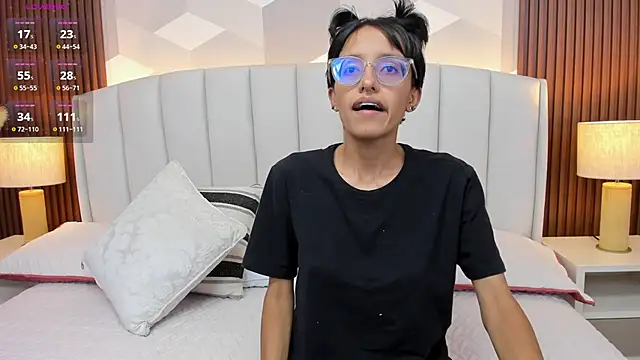 Snapshot of Marge_lasander chatting on 10-04-25, 01:47 Marge lasander online show from 10-04-25, 01:47