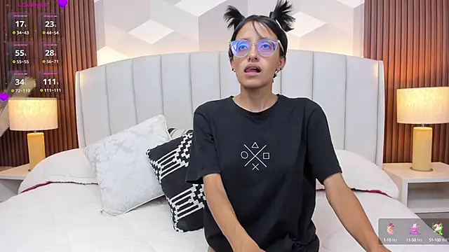 Snapshot of Marge_lasander chatting on 10-10-25, 02:43 Marge lasander online show from 10-10-25, 02:43