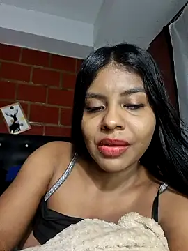 Snapshot of michelleoliver chatting on 12-08-24, 08:20 michelleoliver online show from 12-08-24, 08:20