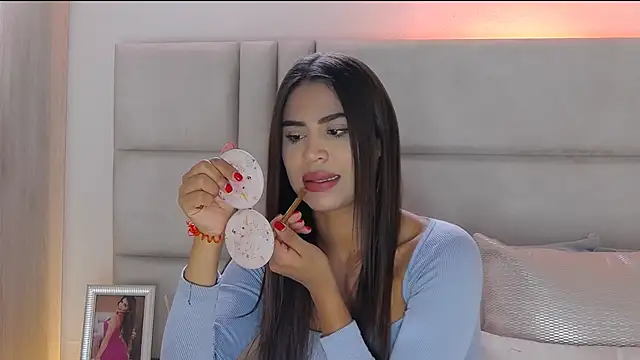 HaileyBaldwin online show from 01-11-25, 07:27