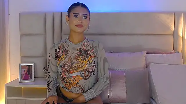 HaileyBaldwin online show from 02-04-25, 10:02