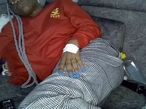 Snapshot of Hot-zeenah chatting on 12-21-24, 08:43 Hot-zeenah online show from 12-21-24, 08:43