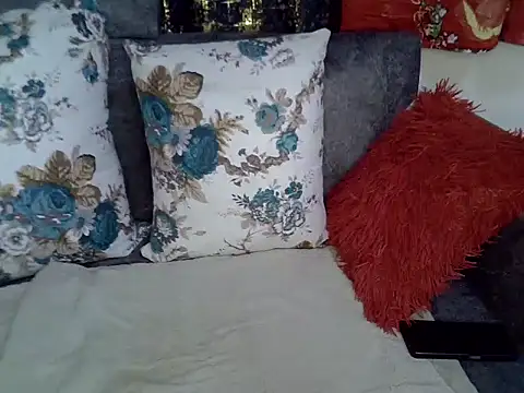 Snapshot of Hot-zeenah chatting on 01-03-25, 05:42 Hot-zeenah online show from 01-03-25, 05:42