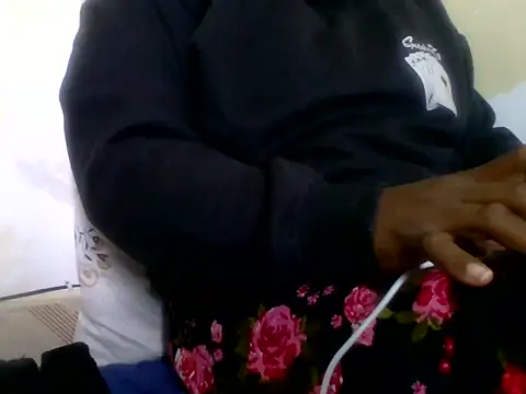 Snapshot of Hot-zeenah chatting on 10-25-25, 04:53 Hot-zeenah online show from 10-25-25, 04:53