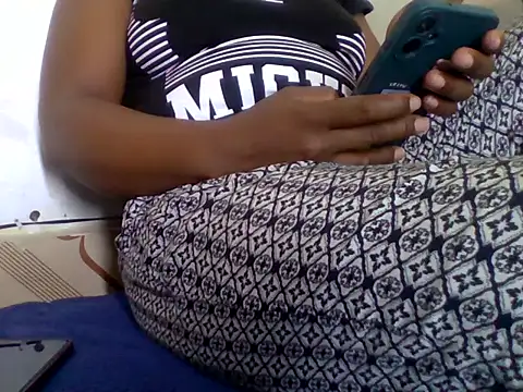 Snapshot of Hot-zeenah chatting on 11-04-25, 06:18 Hot-zeenah online show from 11-04-25, 06:18