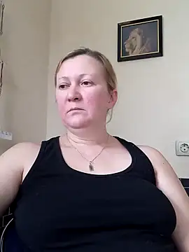 Snapshot of blondyaguar chatting on 01-17-25, 09:39 blondyaguar online show from 01-17-25, 09:39