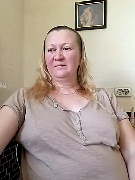 Snapshot of blondyaguar chatting on 09-12-25, 10:59 blondyaguar online show from 09-12-25, 10:59