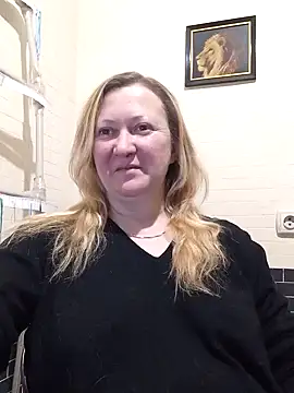 Snapshot of blondyaguar chatting on 11-14-25, 06:28 blondyaguar online show from 11-14-25, 06:28