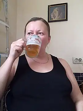 Snapshot of blondyaguar chatting on 11-21-25, 12:37 blondyaguar online show from 11-21-25, 12:37