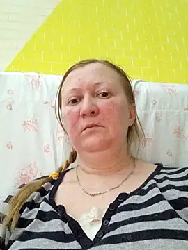 Snapshot of blondyaguar chatting on 02-18-26, 03:30 blondyaguar online show from 02-18-26, 03:30