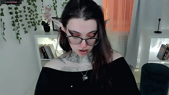 Dixi Pixi  online show from 12-14-25, 05:46