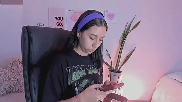 MissSussy online show from 01-04-25, 03:29