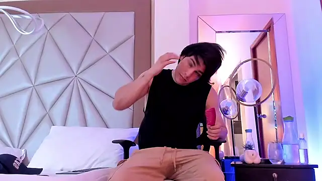 Karimferrer online show from 12-18-24, 03:58