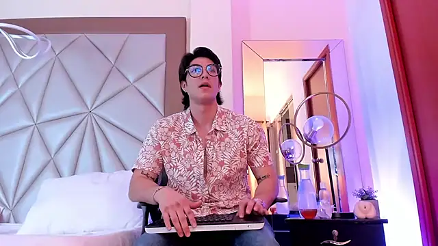 Karimferrer online show from 12-20-24, 04:09