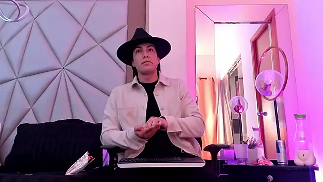 Karimferrer online show from 12-30-24, 03:36