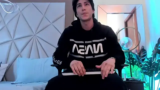 Karimferrer online show from 01-05-25, 03:43