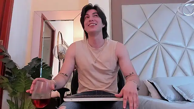 Karimferrer online show from 01-15-25, 03:54