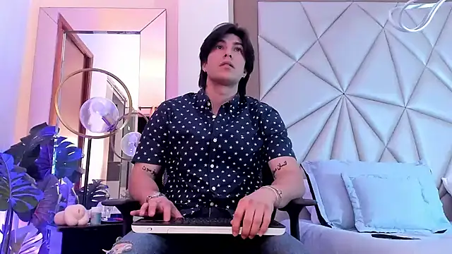 Karimferrer online show from 01-16-25, 03:56