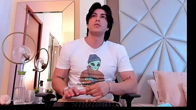 Karimferrer online show from 01-23-25, 08:25