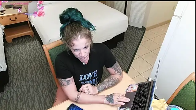 the naked siren online show from 09-10-25, 05:18