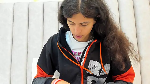 Snapshot of FreyaMoller chatting on 02-05-25, 06:48 FreyaMoller online show from 02-05-25, 06:48