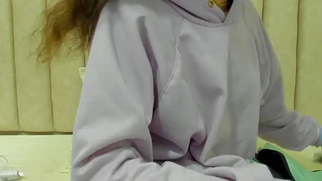 Snapshot of FreyaMoller chatting on 10-15-25, 06:19 FreyaMoller online show from 10-15-25, 06:19