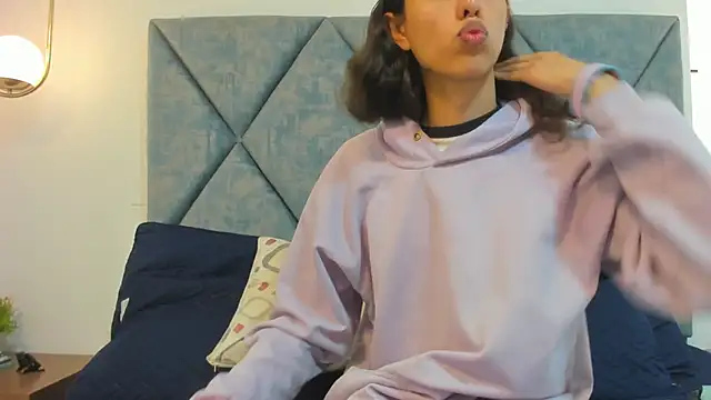 Snapshot of FreyaMoller chatting on 10-18-25, 05:35 FreyaMoller online show from 10-18-25, 05:35