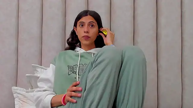 Snapshot of FreyaMoller chatting on 10-23-25, 06:50 FreyaMoller online show from 10-23-25, 06:50