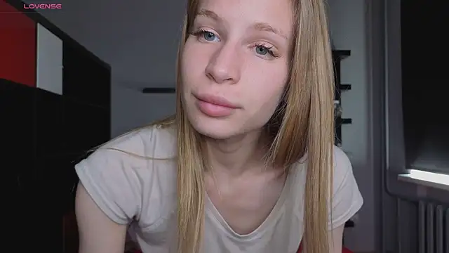 Elis Fox online show from 06-22-26, 08:00